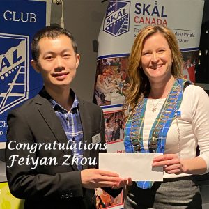 Feiyan Zhou receiving the SKAL award 