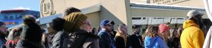 Sustainable business tour 2018. People at a vineyard listening to a presentation. 2018 li