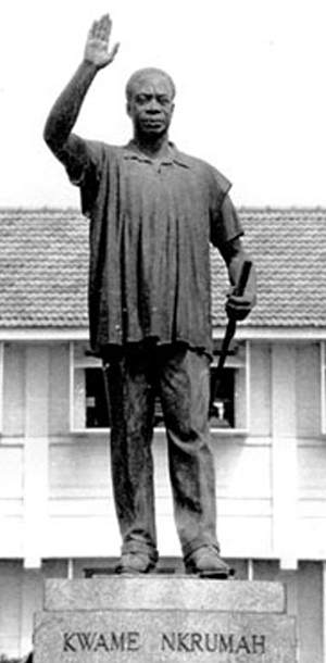 Kwame Nkrumah statue in greyscale