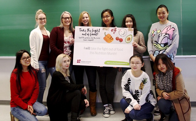 nutrition students take the pledge