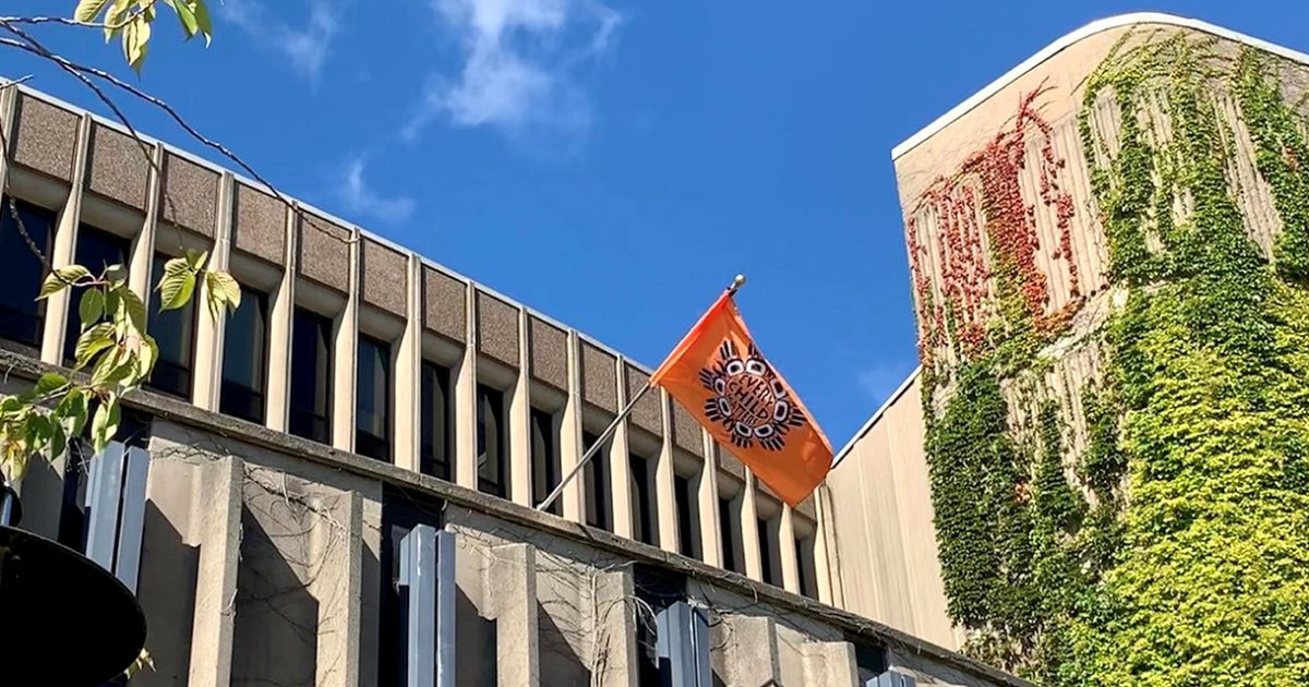 地理位置
圣文森特山大学又译名：圣文森山大学蒙特圣文特森大学圣文森特山大学最初是一对罗马教姐妹专门为女性培训创办的学院，MountSaintVincentUniversity位于新斯科舍省(NovaScotia).学校坐落在该省省会哈利法克斯(Halifax)市所获得的学位被加拿大、美国等世界各国家认可。