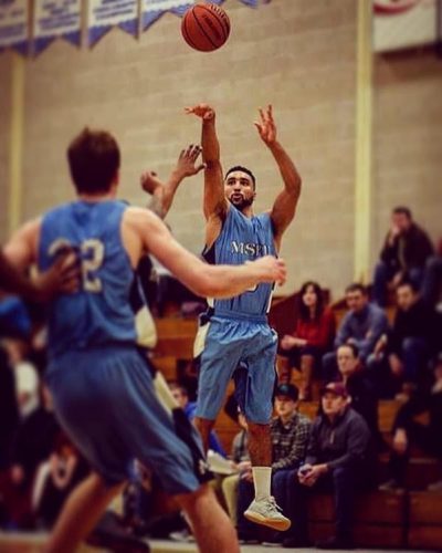 Duan Ash playing in a basketball game