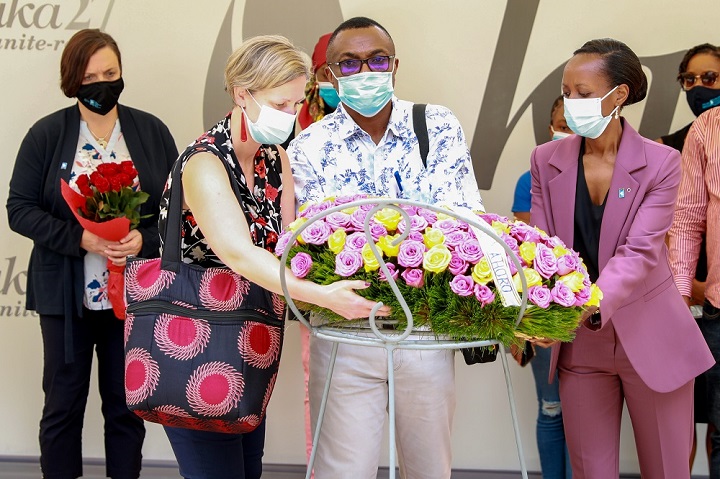 Dr. Catherine Baillie Abidi laying down a flower wreath with their colleagues from the Children, Peace and Security Research Network