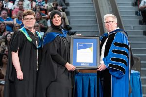 Reem Abuzaytoun receiving the alumni part-time teaching award