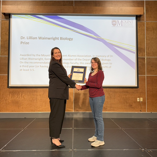 Maya Brinson receiving the Dr. Lillian Wainwright Biology Prize