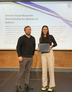 Estel Iscan-Insense receiving the Jeanne Sauve Research Assistantship for Women in Science